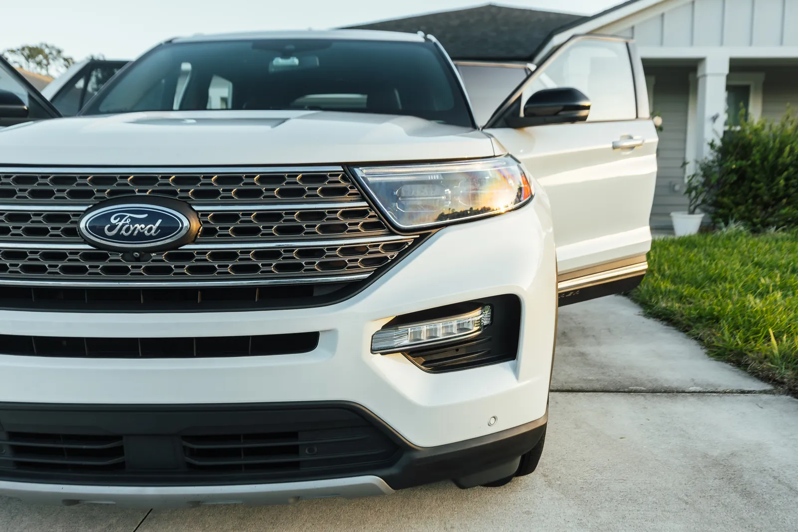 Ford Explorer front after the completed mobile detailing service